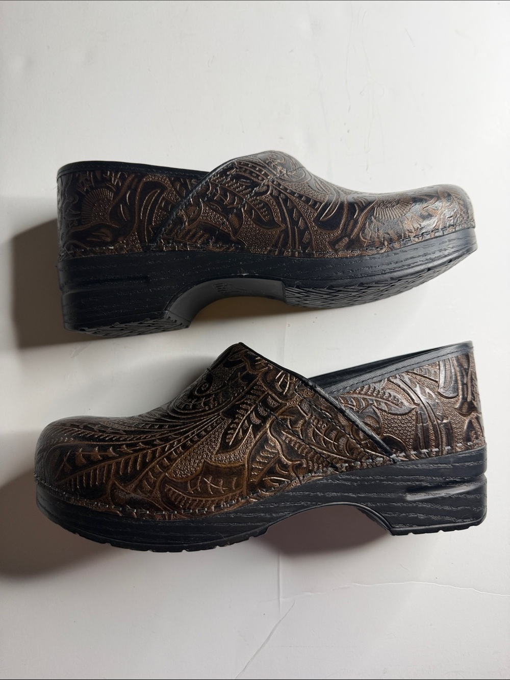 Dansko Women's Leather Clogs with Floral Pattern Size: 42 EU / 11.5 or 12 US